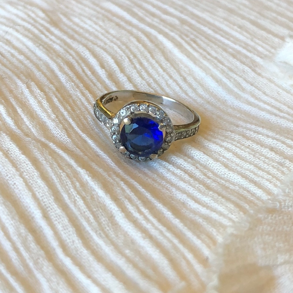 Blue sapphire ring